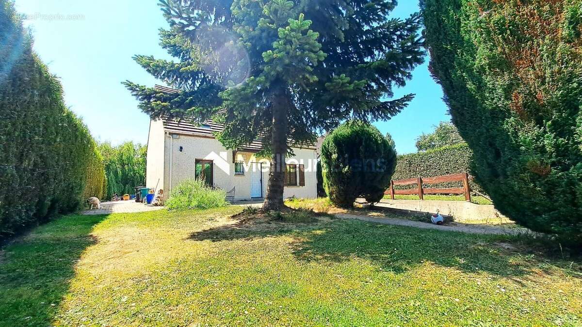 Maison à MONTJAVOULT