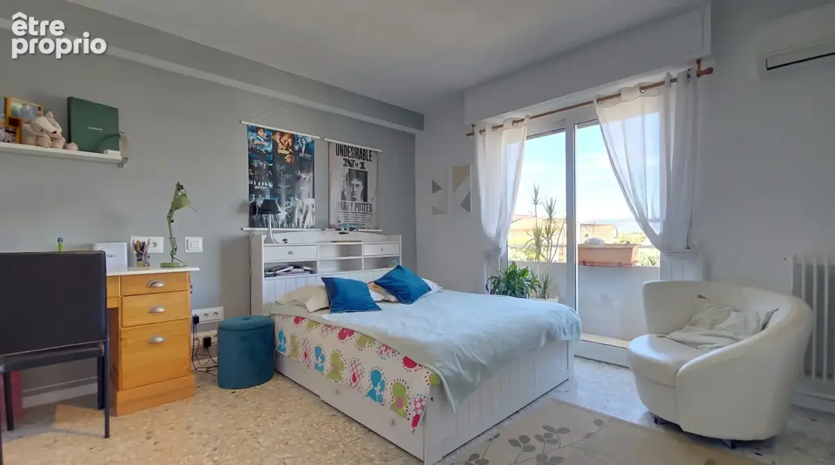LE CANNET à vendre 3 / 4 pièces de 82 m2 en dernier étage avec balcons parking privatif et cave - photo 9