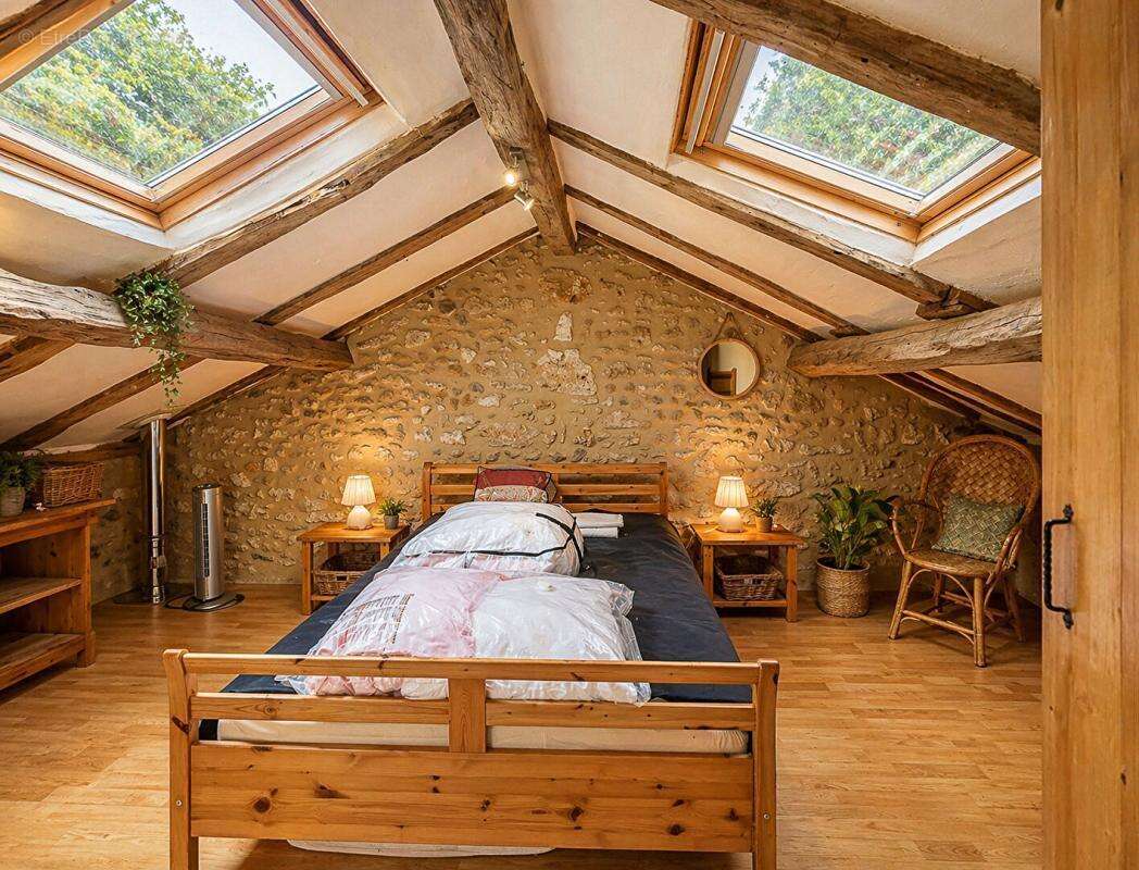A vendre, superbe propriété en pierre de 245 m² habitable située à BUSSAC 24350 - photo 10