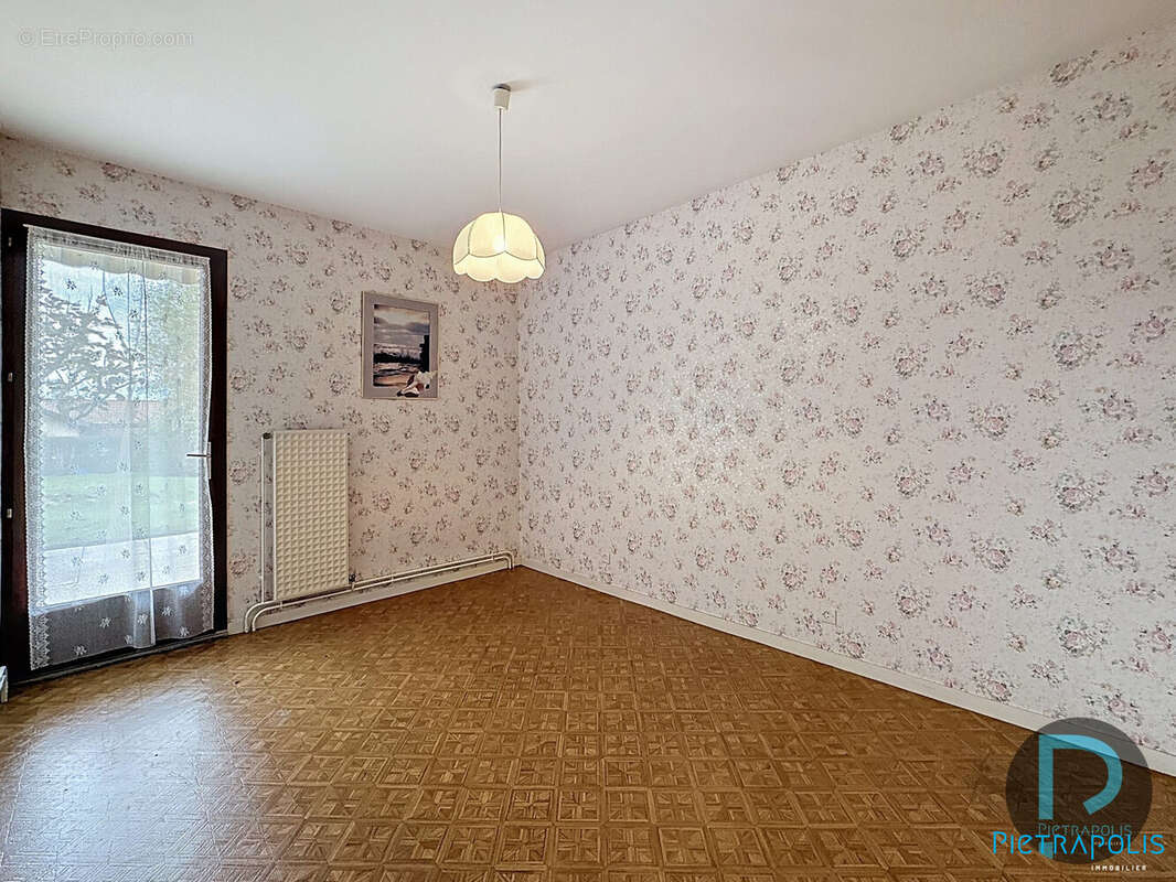 Maison à NEUVILLE-LES-DAMES