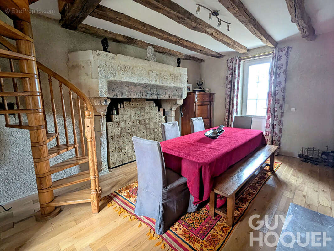 Maison à VENDEUVRE-DU-POITOU