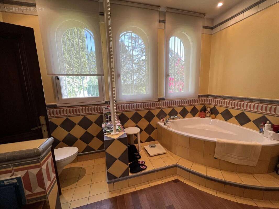 Maison à DECAZEVILLE