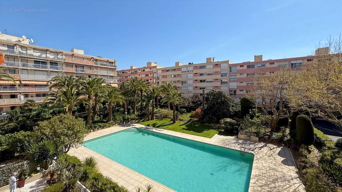 Appartement à VALLAURIS