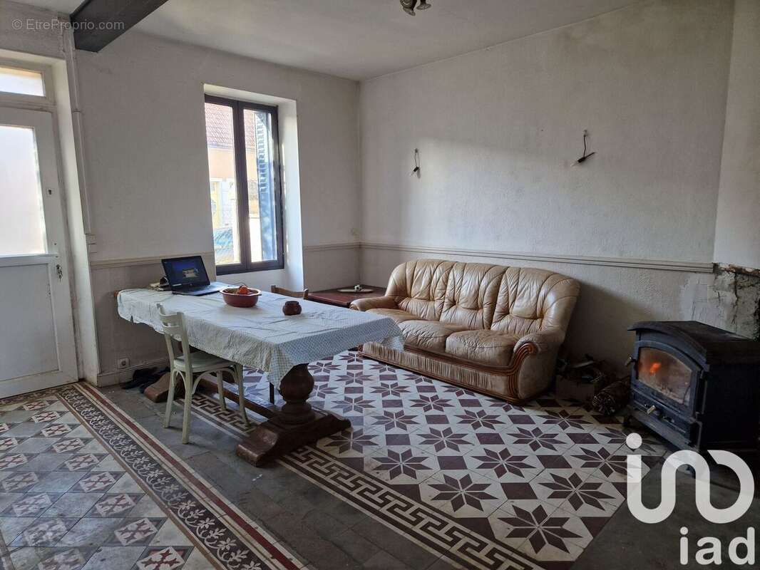 Photo 2 - Maison à JOUX-LA-VILLE