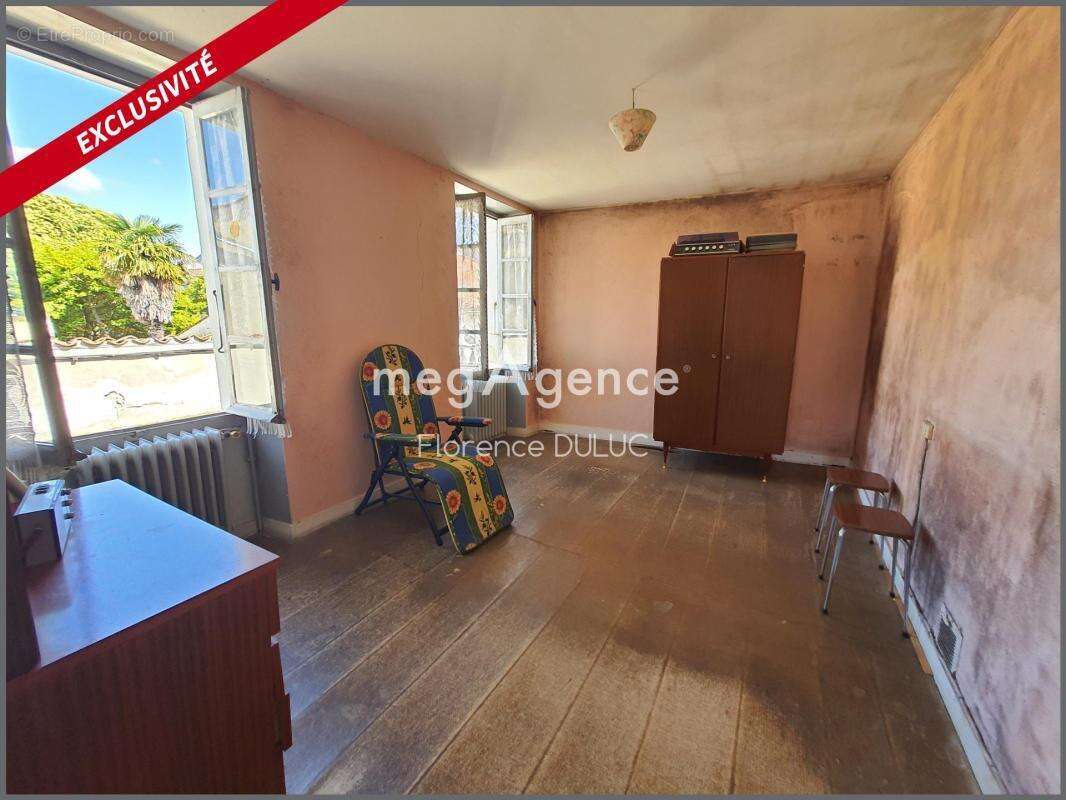 Appartement à SAINT-JEAN-D'ANGELY