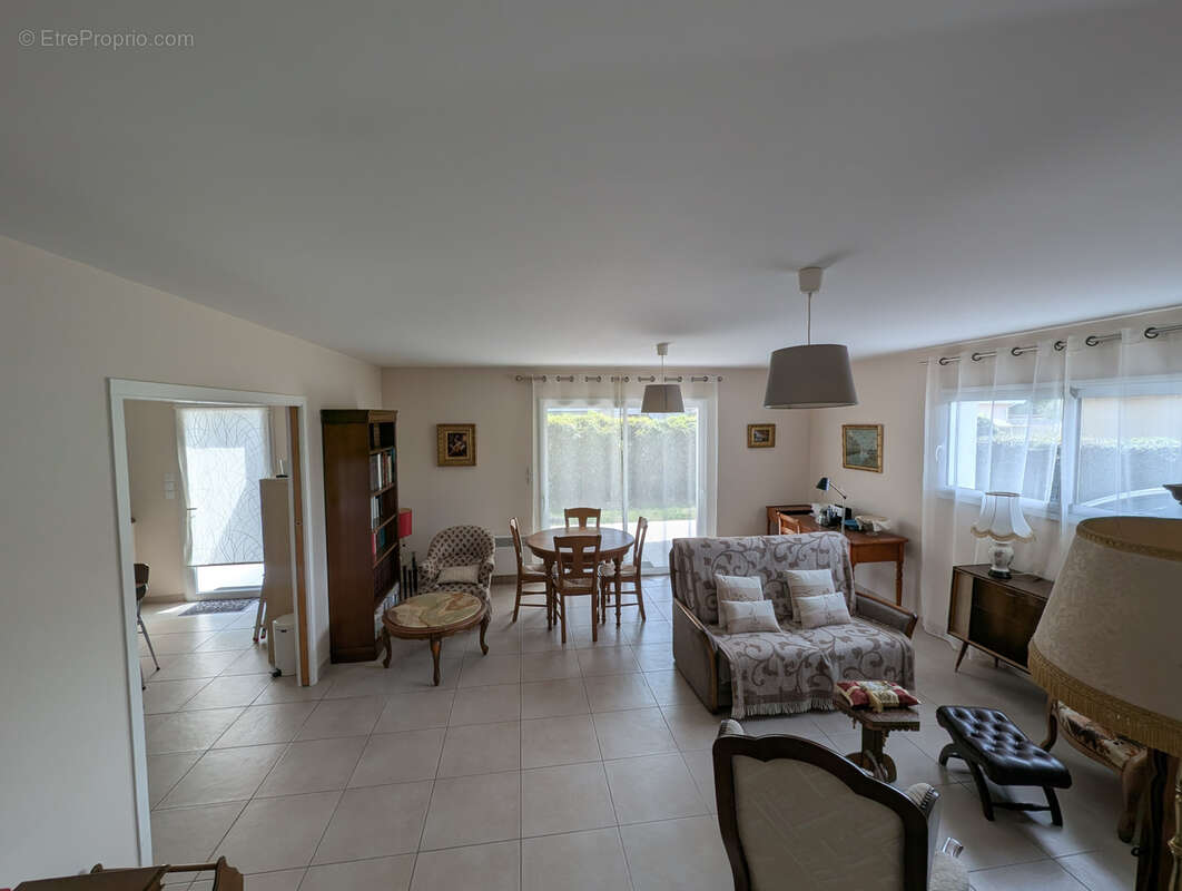 Commerce à GUJAN-MESTRAS