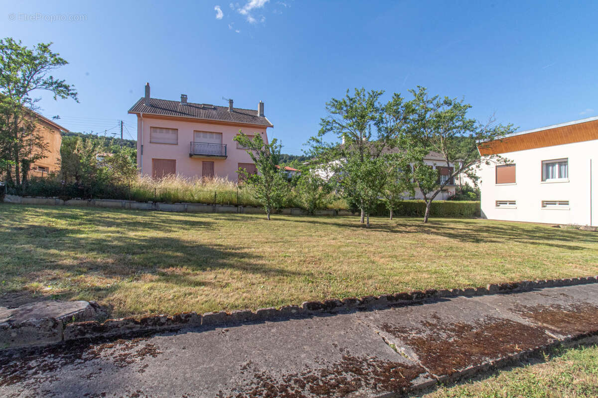 Terrain à NEUVES-MAISONS