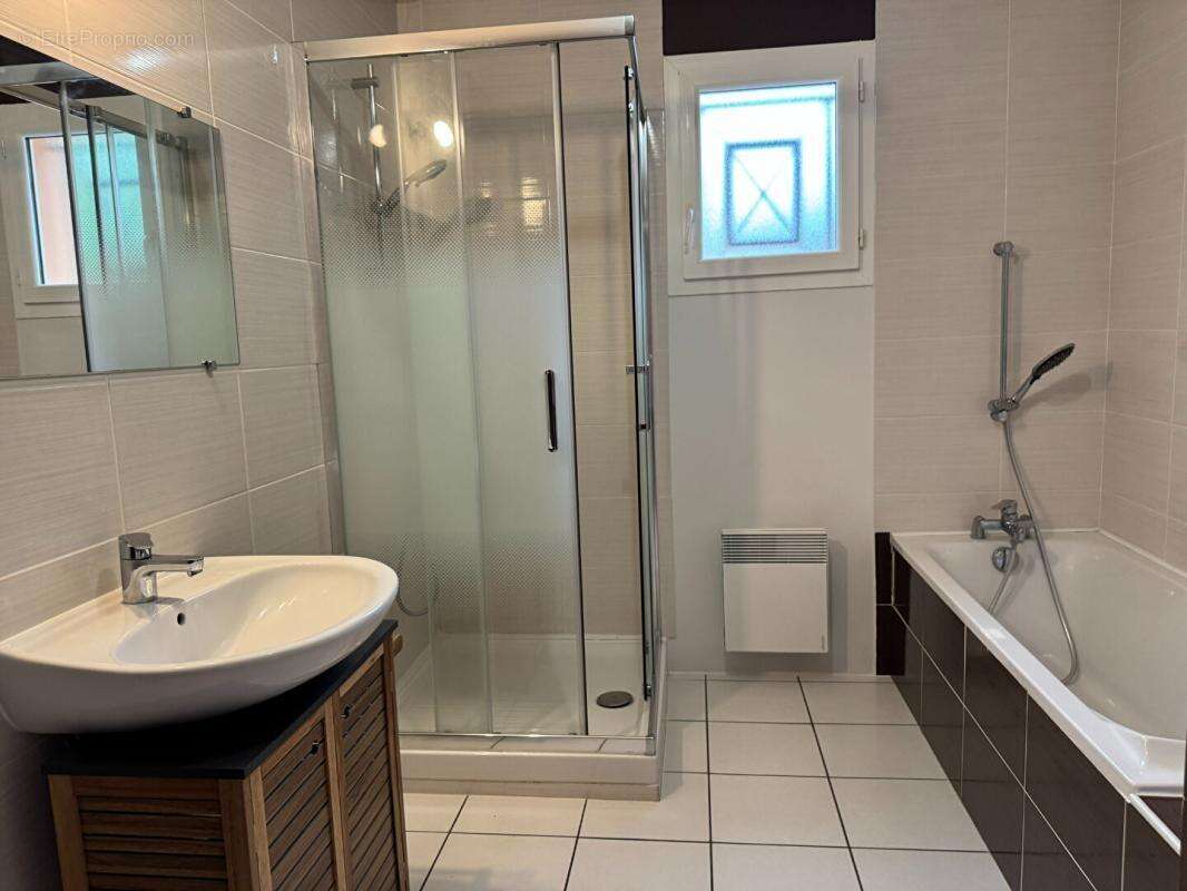 Maison à SAINT-QUENTIN-DE-BARON