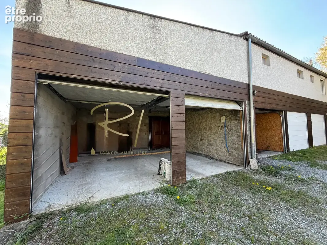 EXCLUSIVITE Maison de village avec 5 garages - photo 2