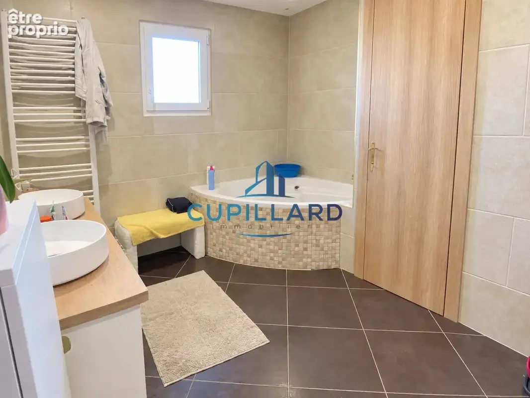 OUCHES - Maison de plain-pied - 140m2 - 4 chambres - piscine hors-sol et terrain clos. - photo 8