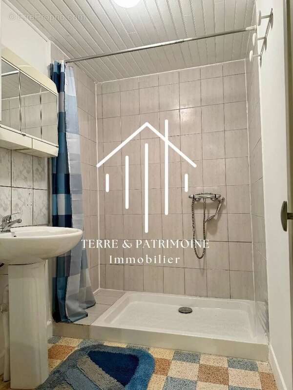 Maison à SAINT-JEAN-DE-MARUEJOLS-ET-AVEJAN