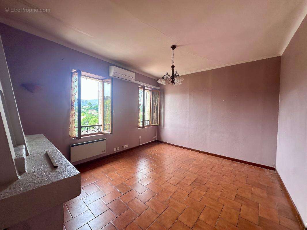 Appartement à MARSEILLE-11E
