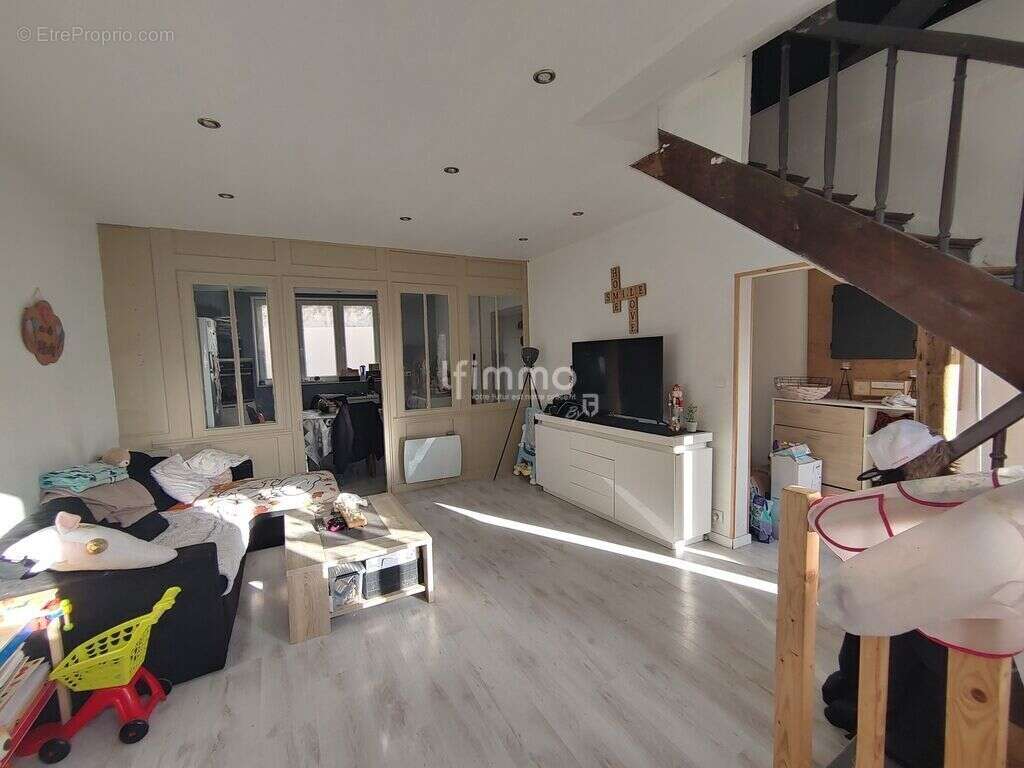 Maison à NEUILLY-SAINT-FRONT