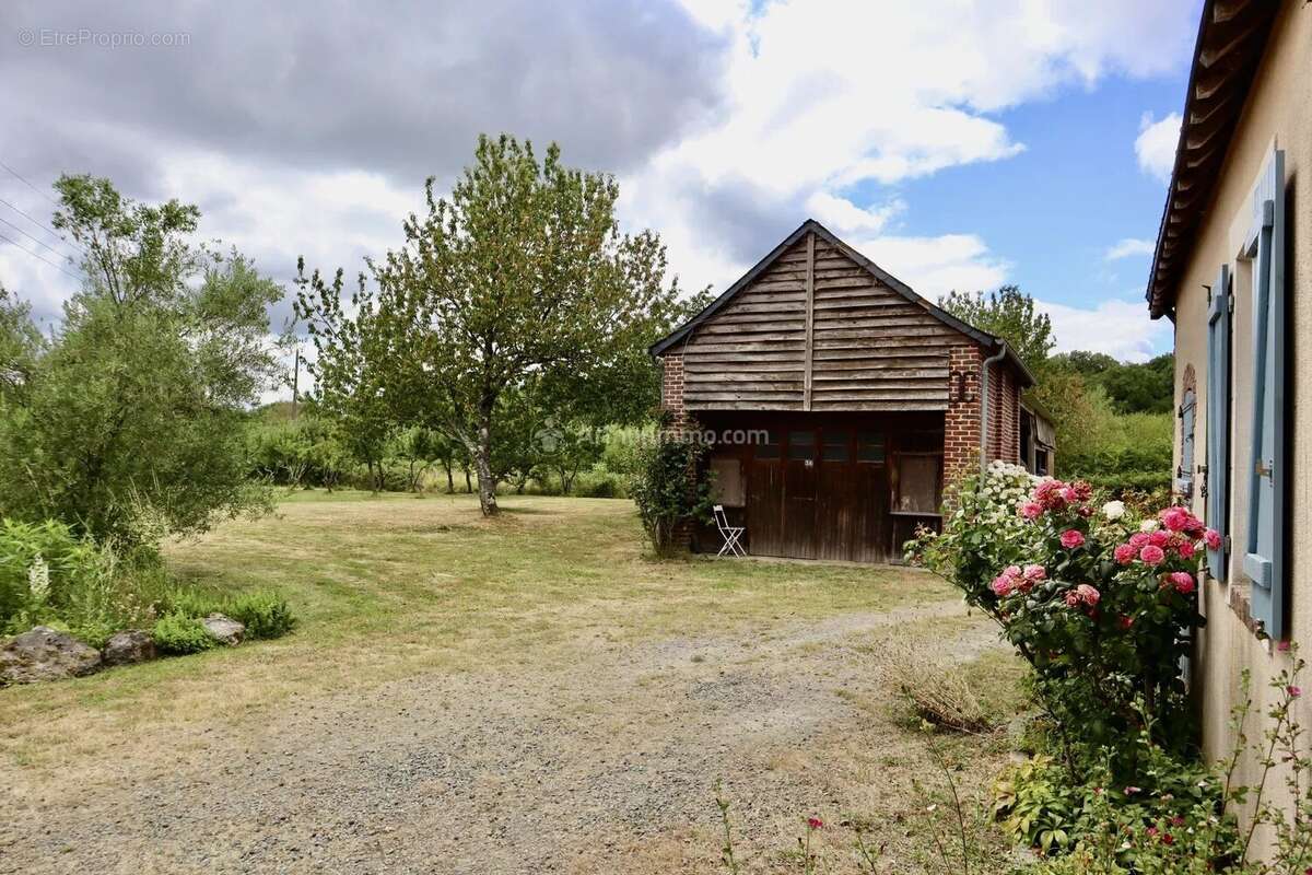 Belle fermette de 140 m2, entièrement restaurée sur plus d'un hectare de terrain. - photo 18
