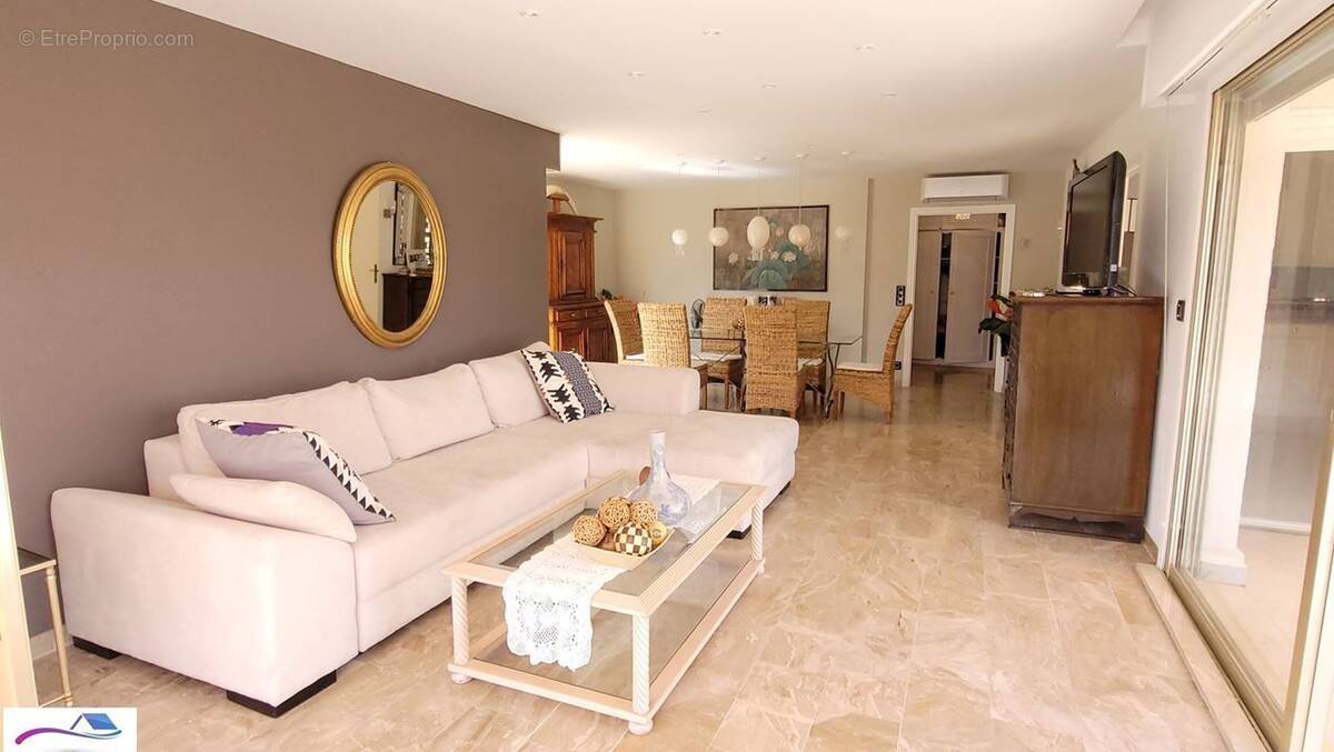 Appartement à MANDELIEU-LA-NAPOULE