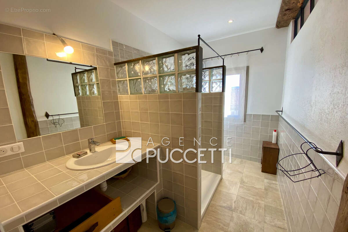 Appartement à COURSEGOULES