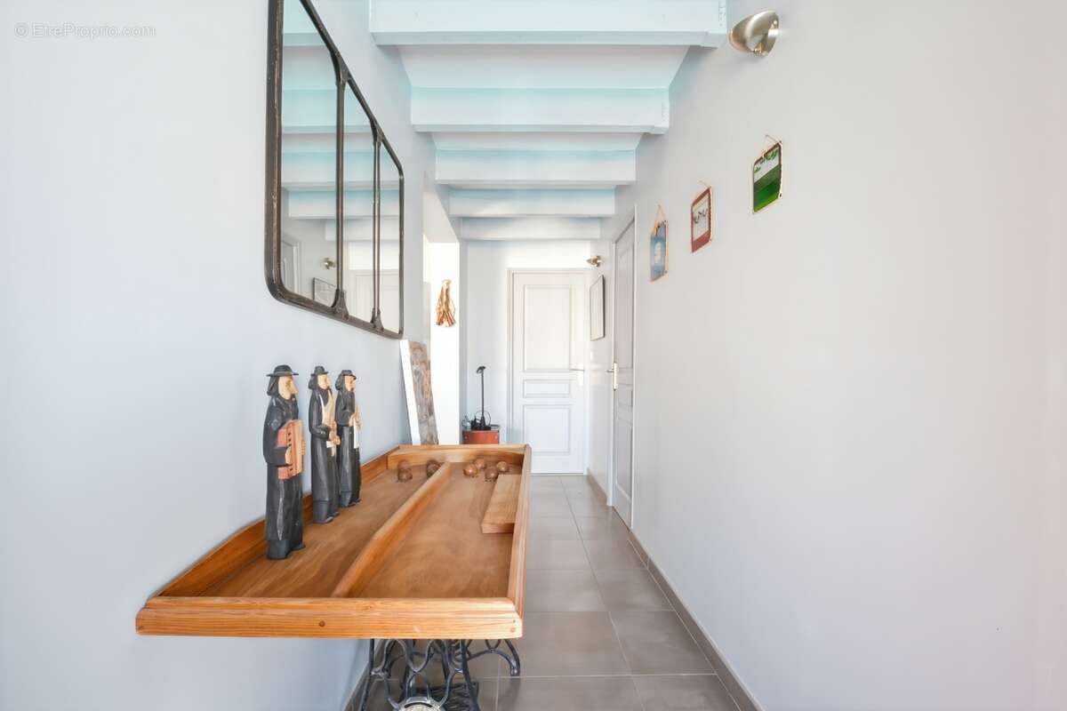 Montady – Maison familiale de 184 m² avec piscine et véranda - photo 2