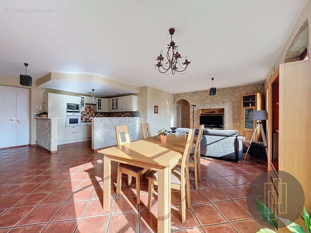 Appartement à LIMAS