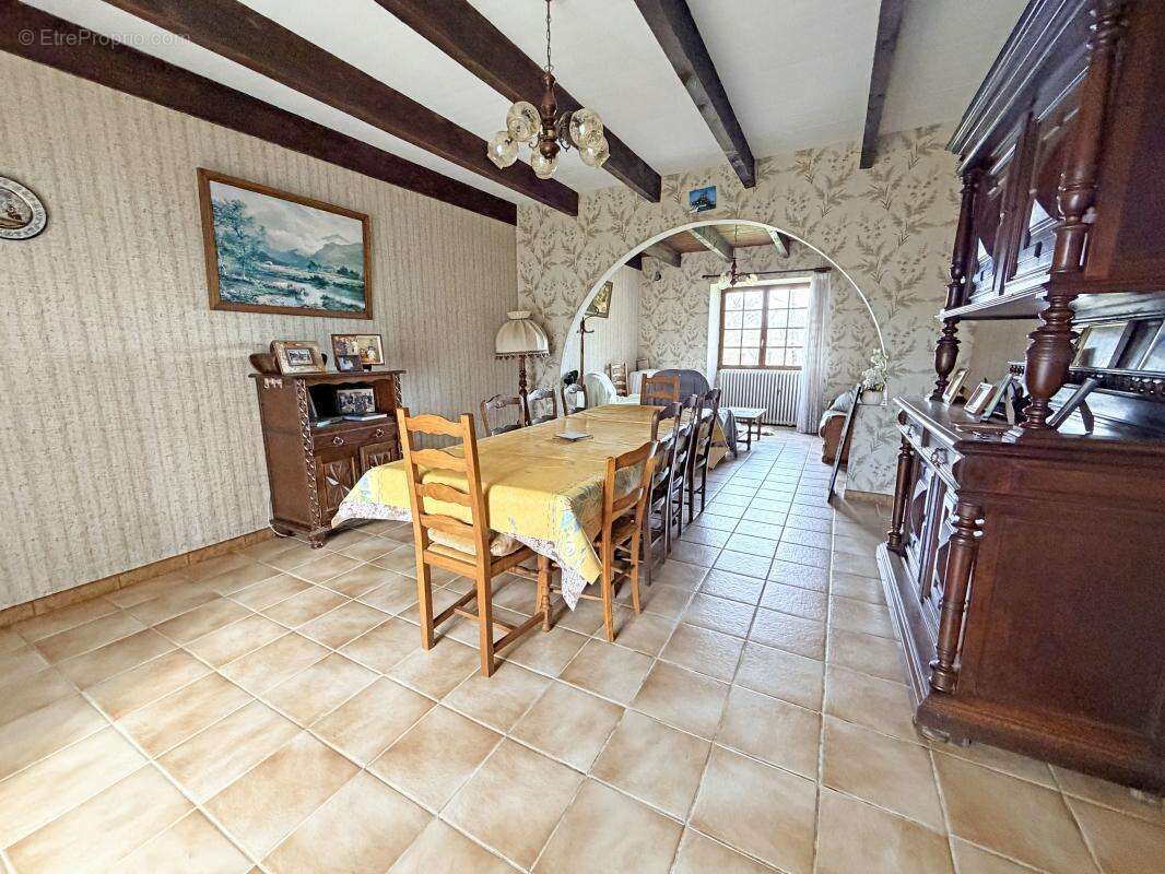 Maison à SAINTE-FOY-DE-LONGAS