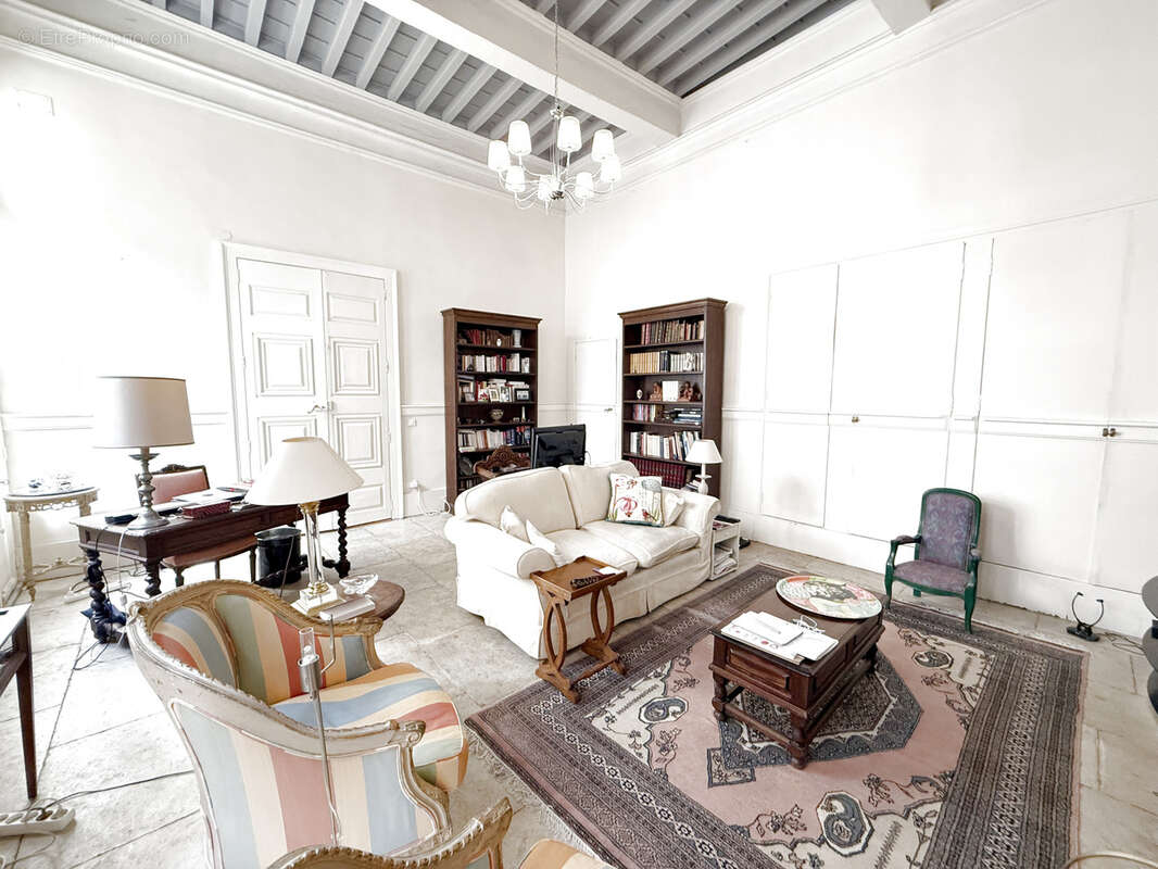 Montpeller,  Écusson   Appartement de caractère au calme absolu, à deux pas de Saint-Roch - photo 3