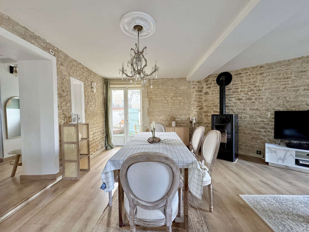 Maison à FONTAINE-HENRY