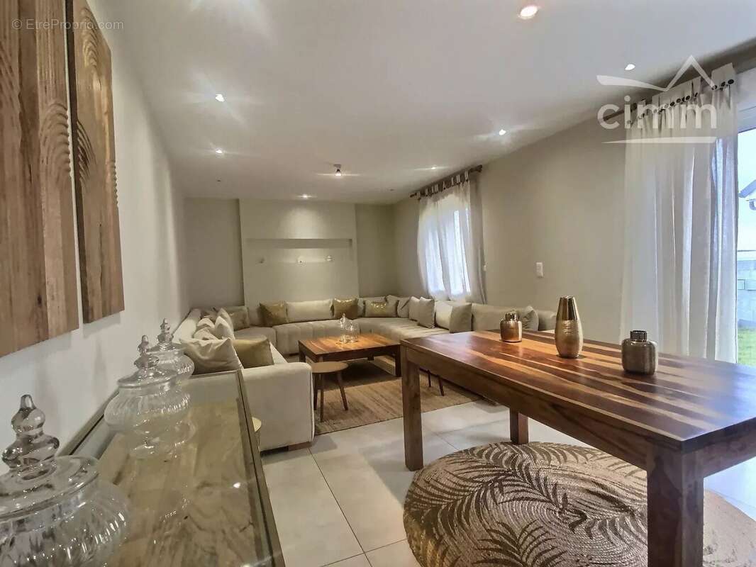 Maison à SAINT-SULPICE-DE-POMMERAY