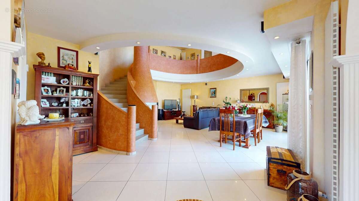 Maison 255 m² à Courtry  - photo 4