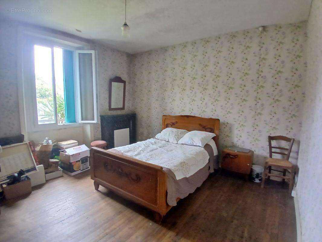 Maison à PIEGUT-PLUVIERS