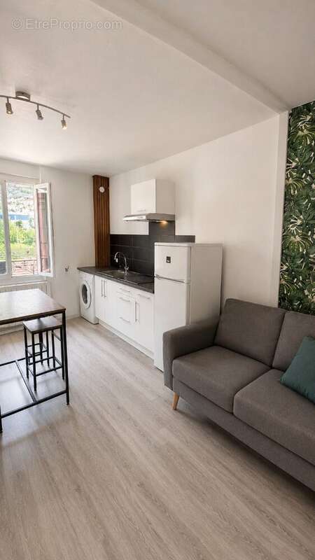 Appartement à ETREMBIERES