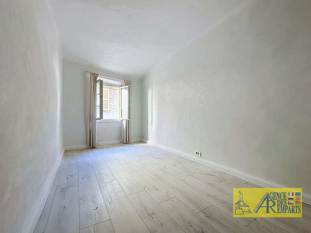 Appartement de caractère 82,95 m2 au cœur de la Vieille Ville - photo 5