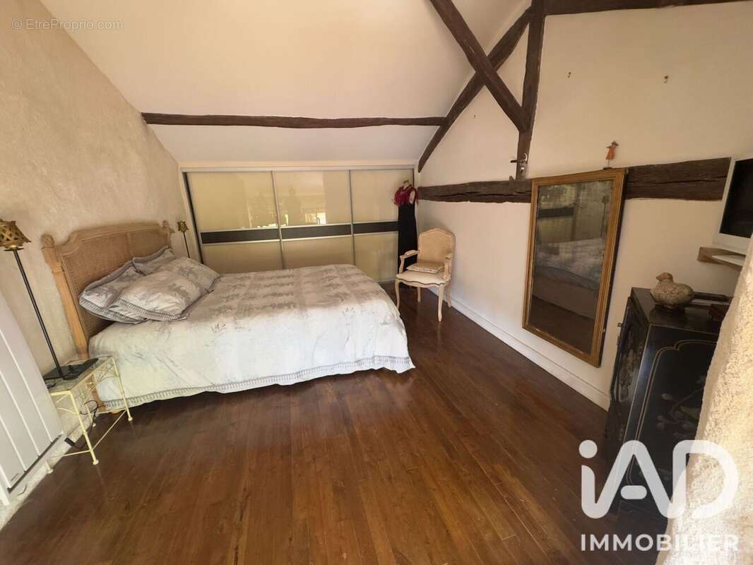 Maison 250 m² à Vanzay  - photo 8