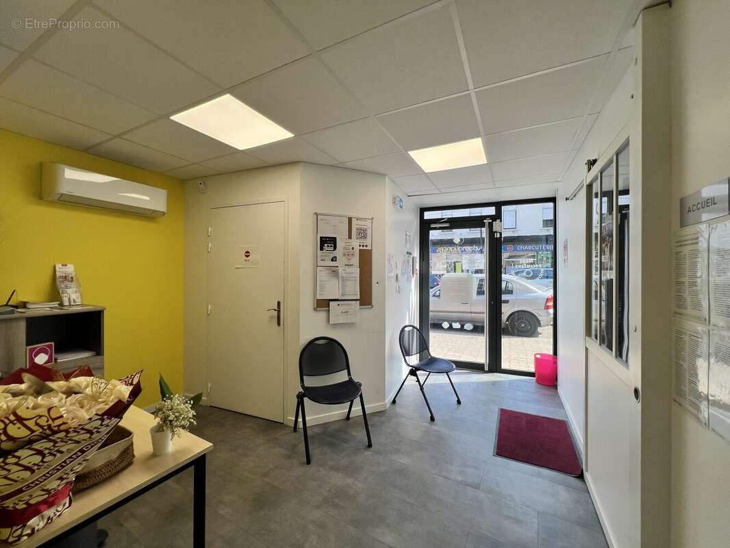 Commerce à PONT-DE-CHERUY