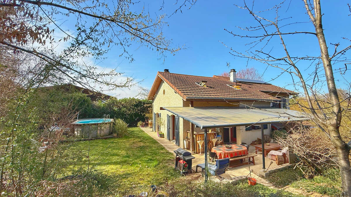 Maison à CHARNECLES