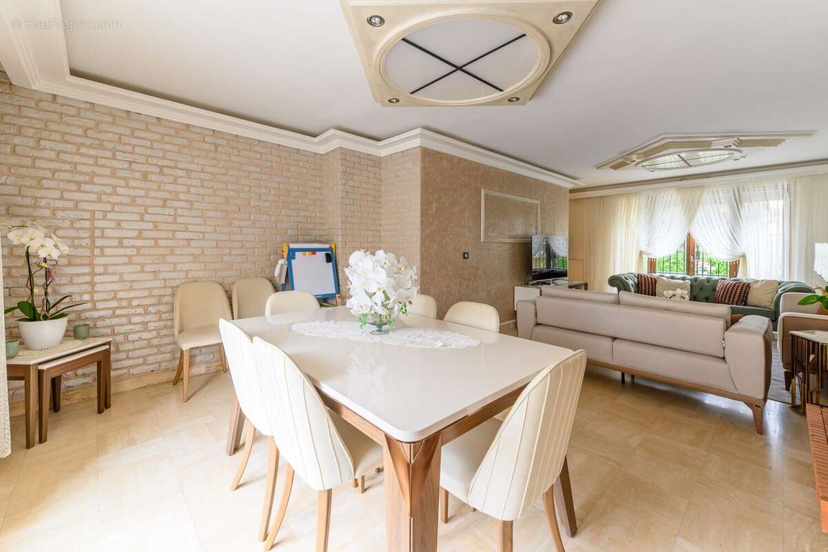 Maison à LE BLANC-MESNIL