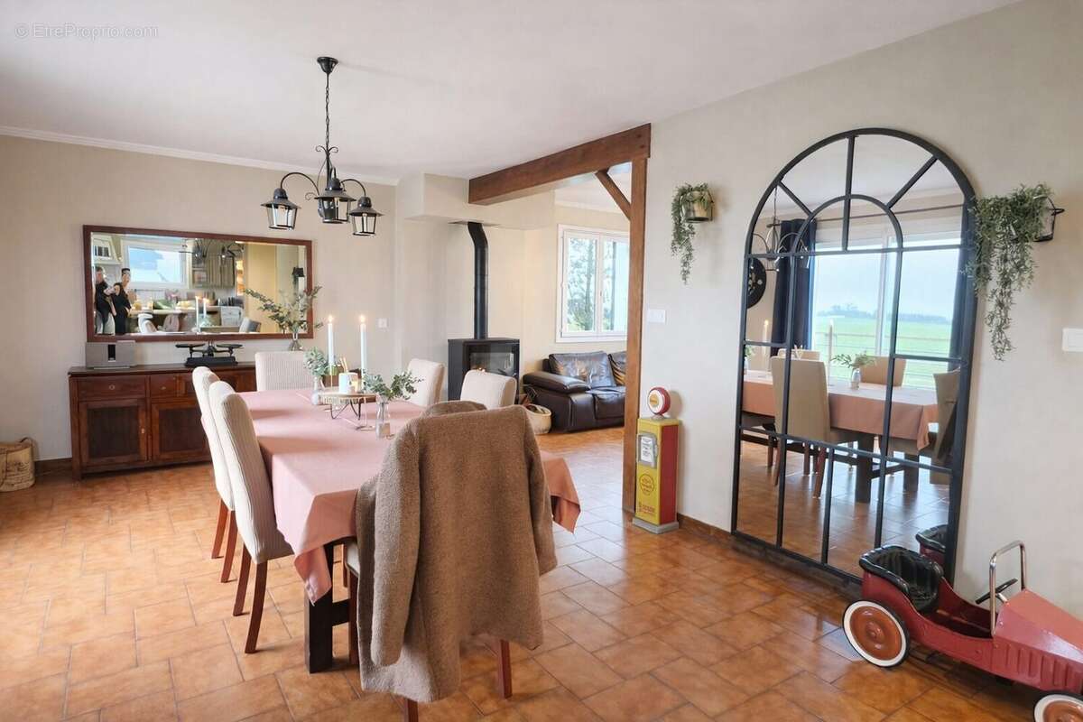 Maison à NEULLIAC