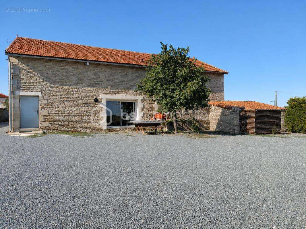 Maison plein pied rénovée avec grand terrain et fort potentiel d'évolution - photo 11