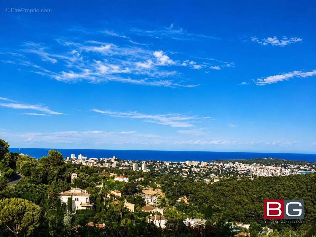 Vue panoramique sur le Cap d'Antibes – Élégante villa contemporaine de 5 pièces - photo 3