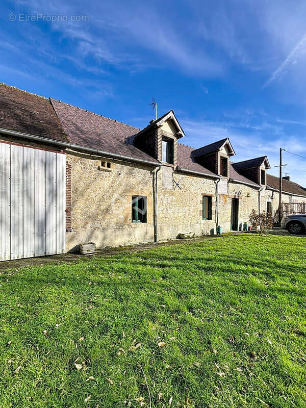 Maison à BAZOCHES-SUR-HOENE