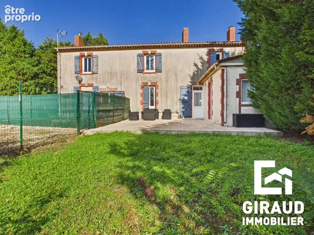Maison 11 pièces 280 m² à vendre à Saint-Martin-Des-Fontaines (85570) - photo 1