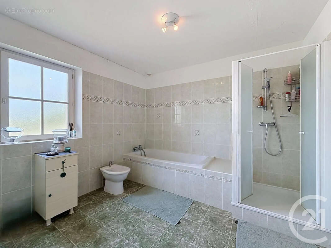 Maison 263 m² à Ardon  - photo 13