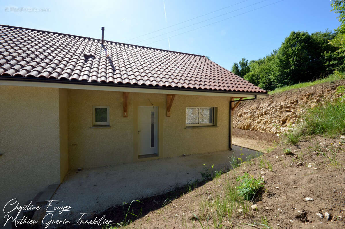 Maison 106 m² à Bregnier-Cordon  - photo 4