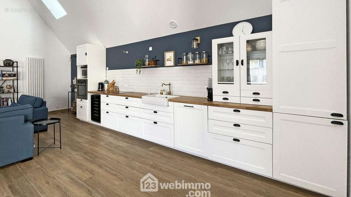 ?avec espace cuisine? - Maison à SAINT-MAUR-DES-FOSSES