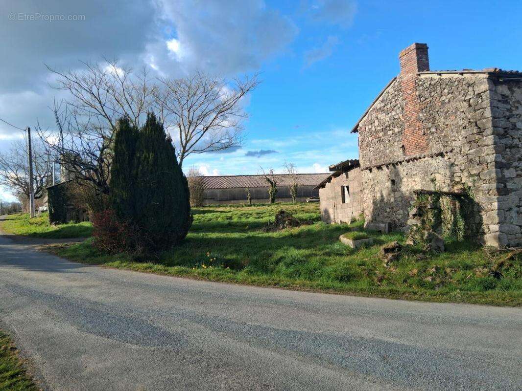 Maison à SAINT-AMAND-SUR-SEVRE