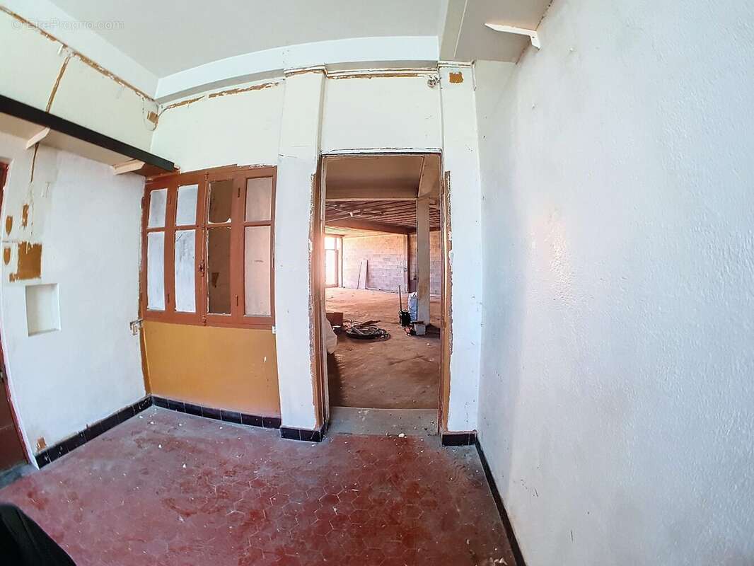 Appartement 585 m² à Berre-L'etang  - photo 6