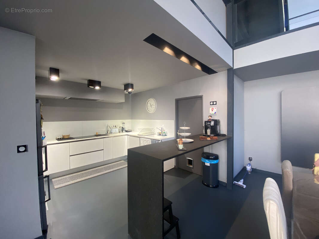 Autre à SAINT-ETIENNE