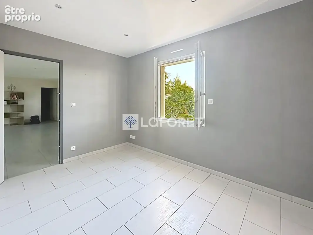 Élégante maison de plain-pied avec piscine chauuffée - photo 11