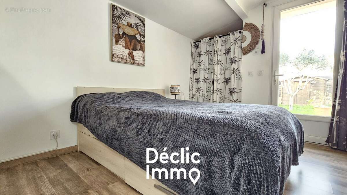 Maison à VIC-LA-GARDIOLE