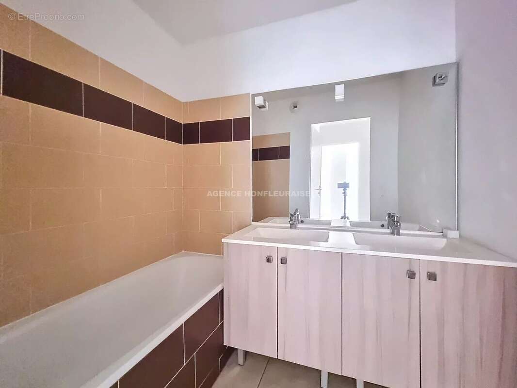 Appartement à LA RIVIERE-SAINT-SAUVEUR