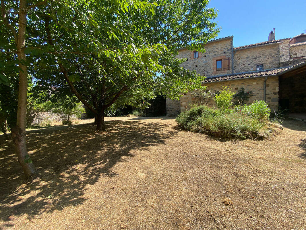 Maison en pierre avec jardin et grange - photo 12