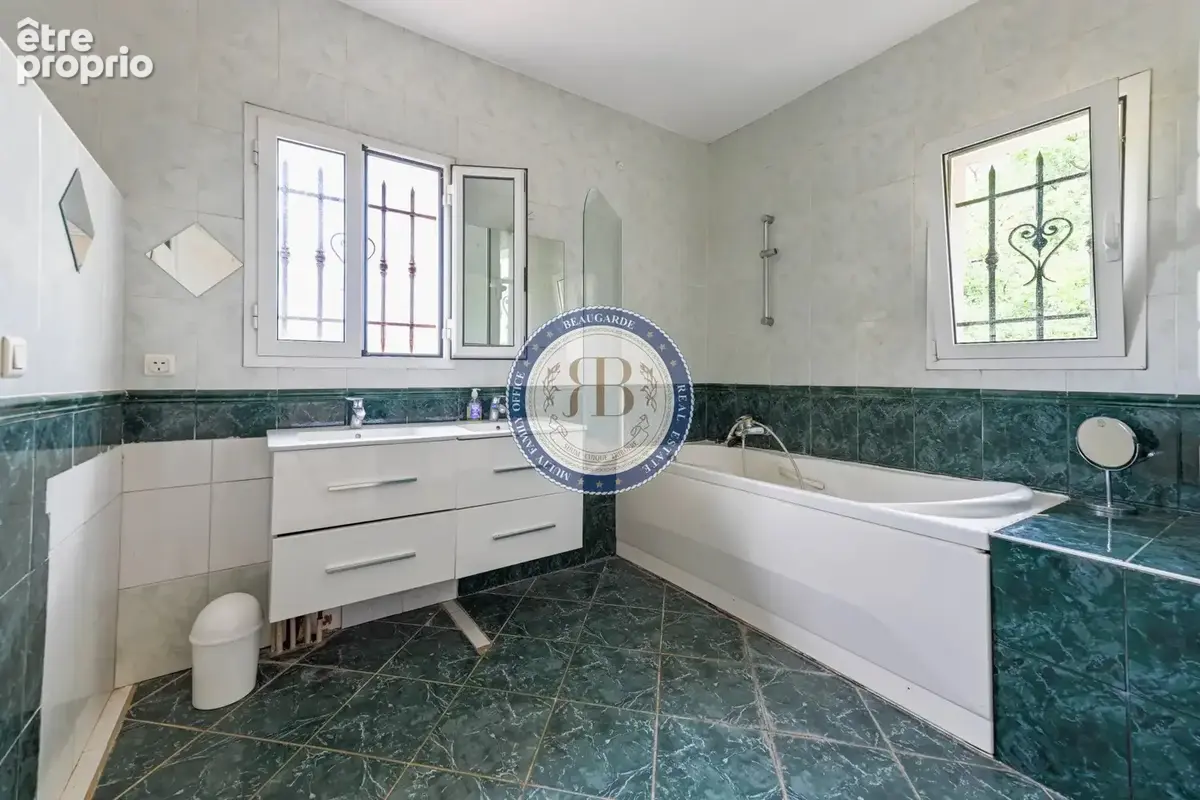 Aux portes de Valbonne – Villa néo-provençale de 192 m²– Panorama d'exception – Terrain de 4 928 m². - photo 16